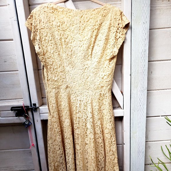 Vintage eyelet ivory dress with intricate beading and applique - Picture 3 of 6